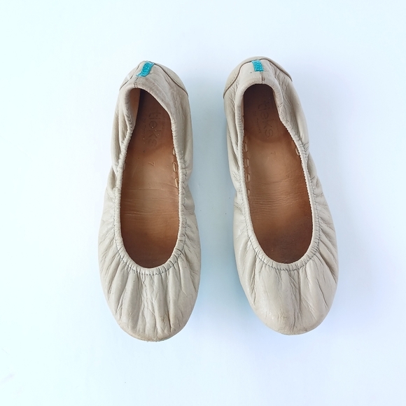 Tieks Shoes - Tieks Beige Leather Ballet Flats Size 7